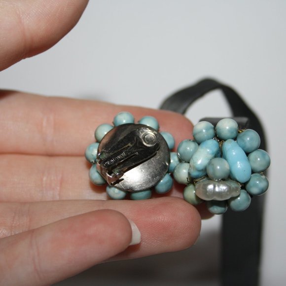 Vintage blue clip on earrings - Picture 4 of 4